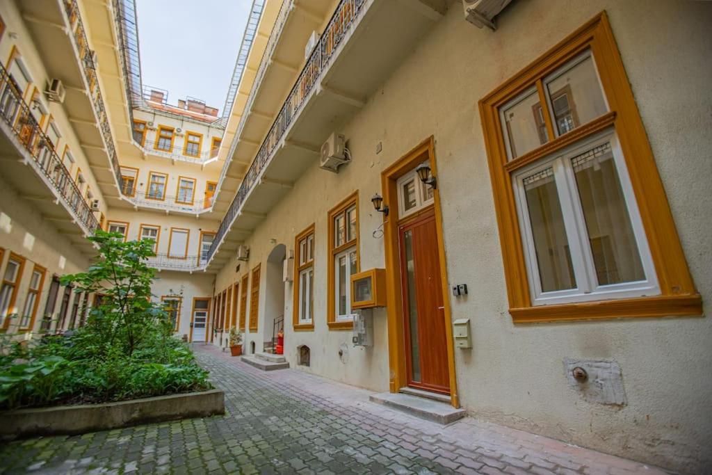 Cute Gallery Flat In Dob Str, Mars Budapest Exteriör bild