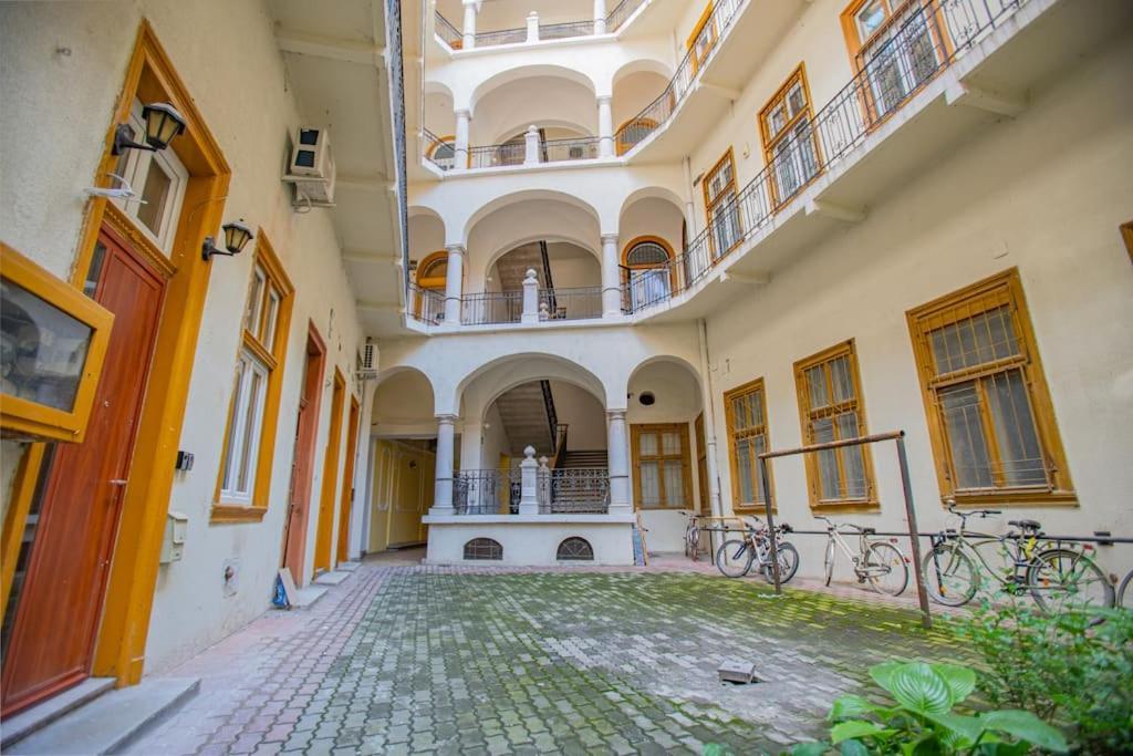 Cute Gallery Flat In Dob Str, Mars Budapest Exteriör bild